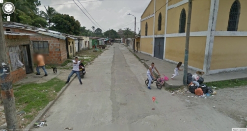 people-shooting-at-the-google-street-view-car-in-colombia-40812